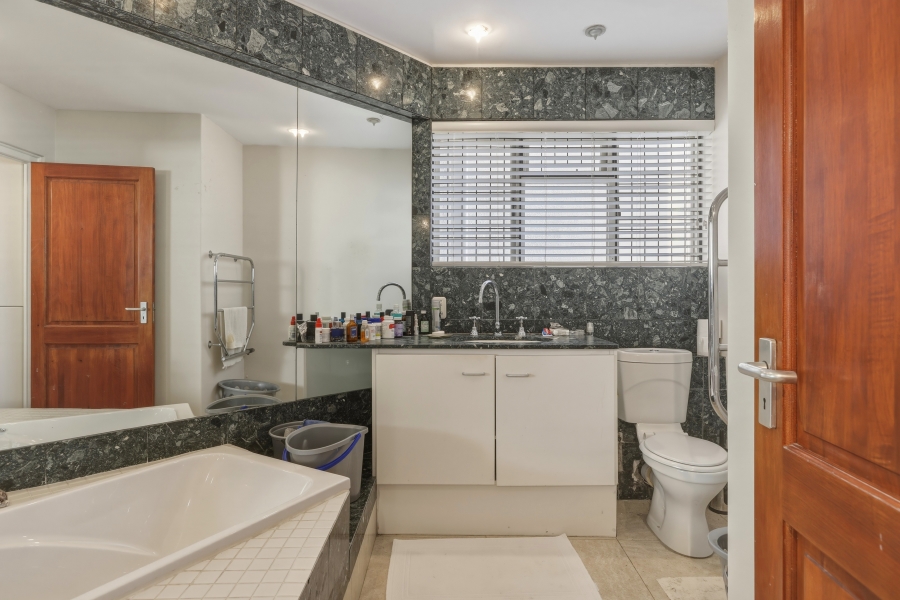 3 Bedroom Property for Sale in Sea Point Western Cape